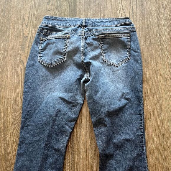 Maurices Medium Wash Skinny Leg Denim Jeans Size L - Picture 5 of 8